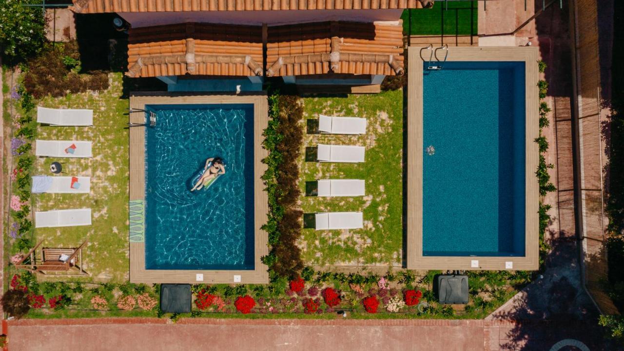 Corinthian Village 벌하티 외부 사진