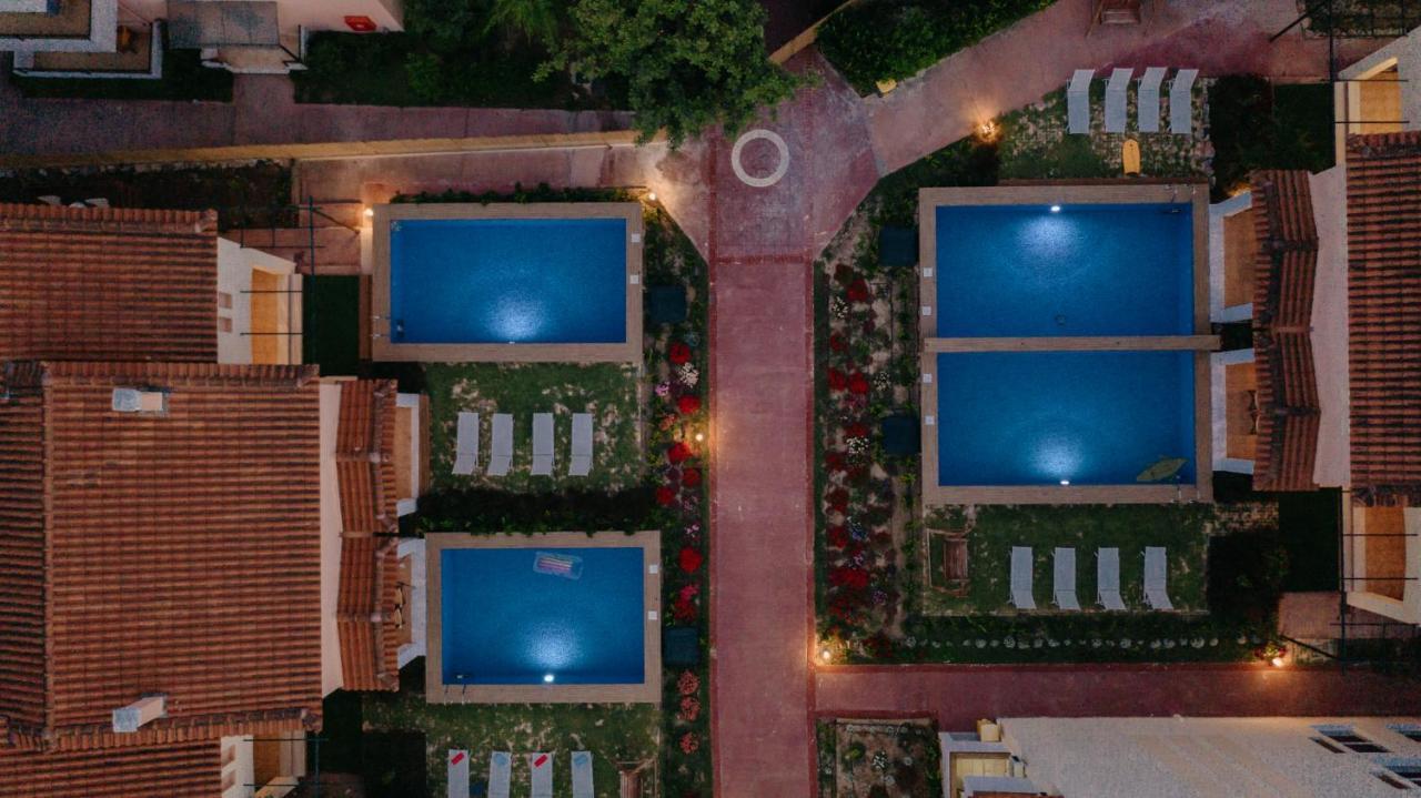 Corinthian Village 벌하티 외부 사진