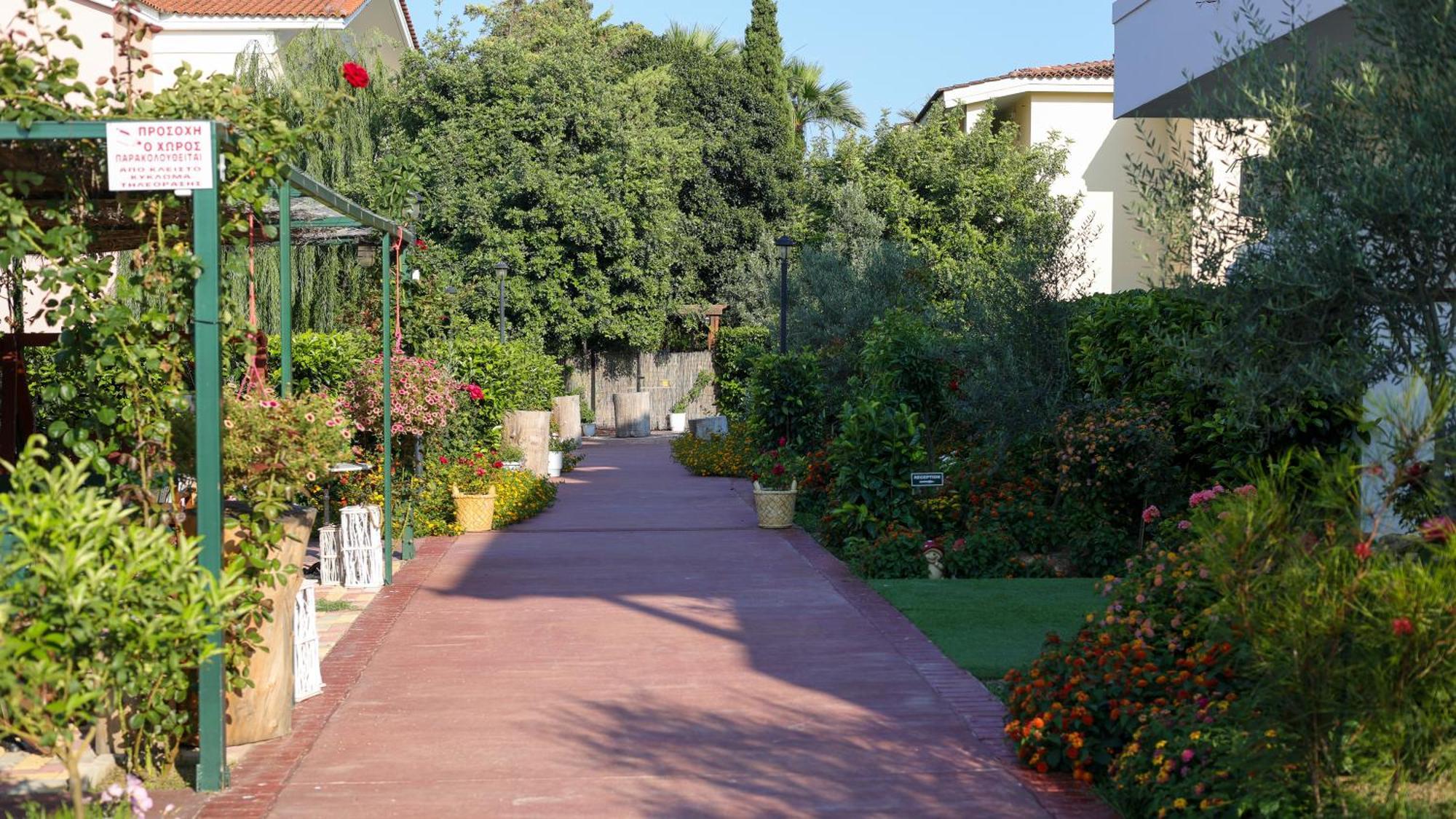 Corinthian Village 벌하티 외부 사진